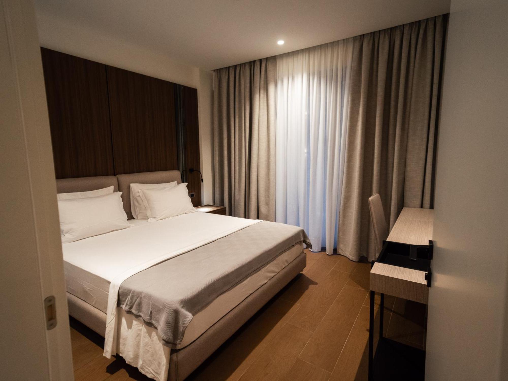 Jost Caravel Hotell Radhimë Eksteriør bilde