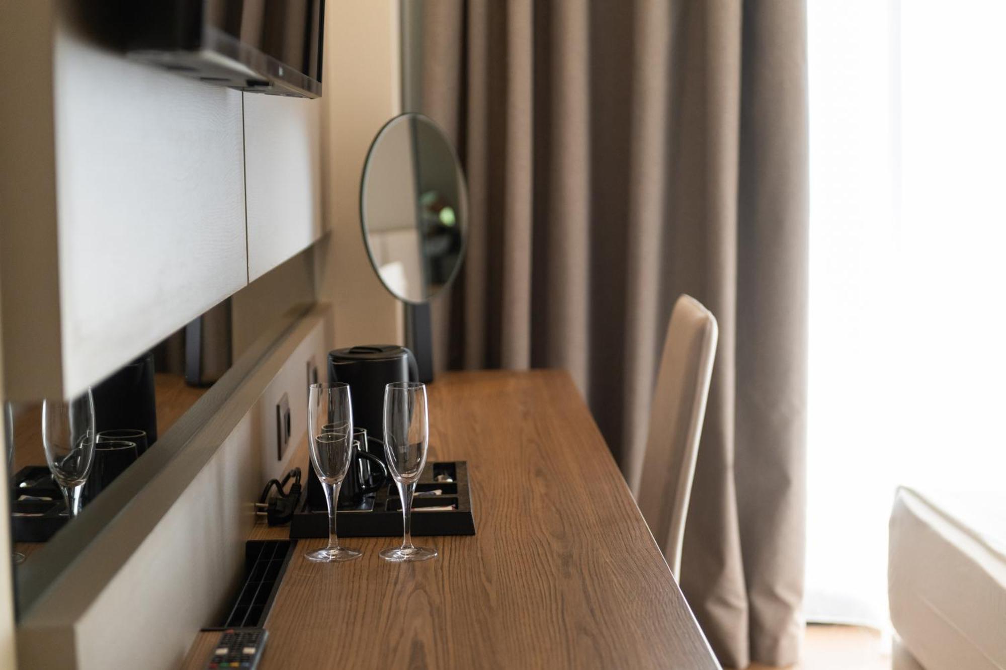 Jost Caravel Hotell Radhimë Eksteriør bilde
