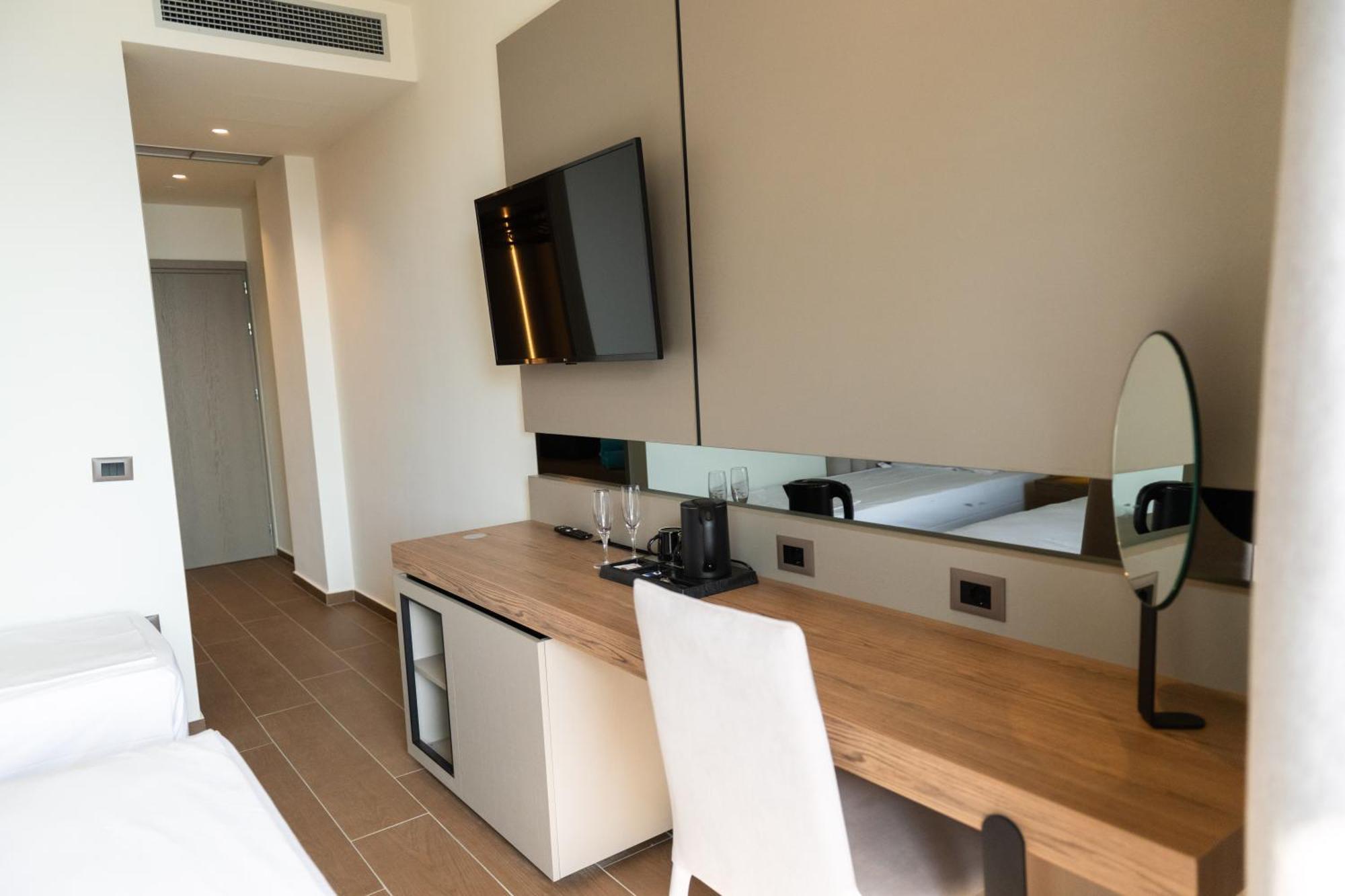 Jost Caravel Hotell Radhimë Eksteriør bilde