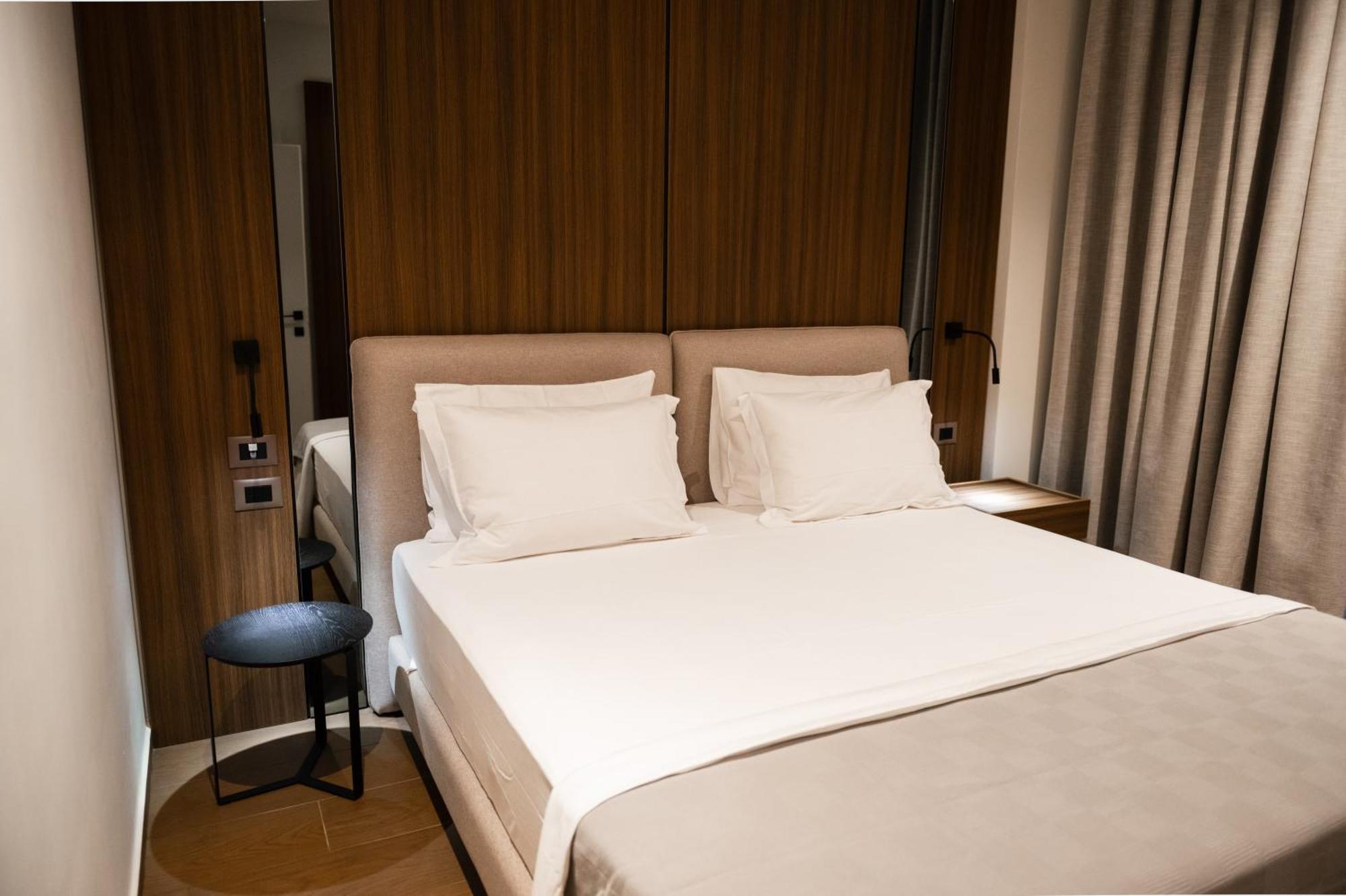 Jost Caravel Hotell Radhimë Eksteriør bilde