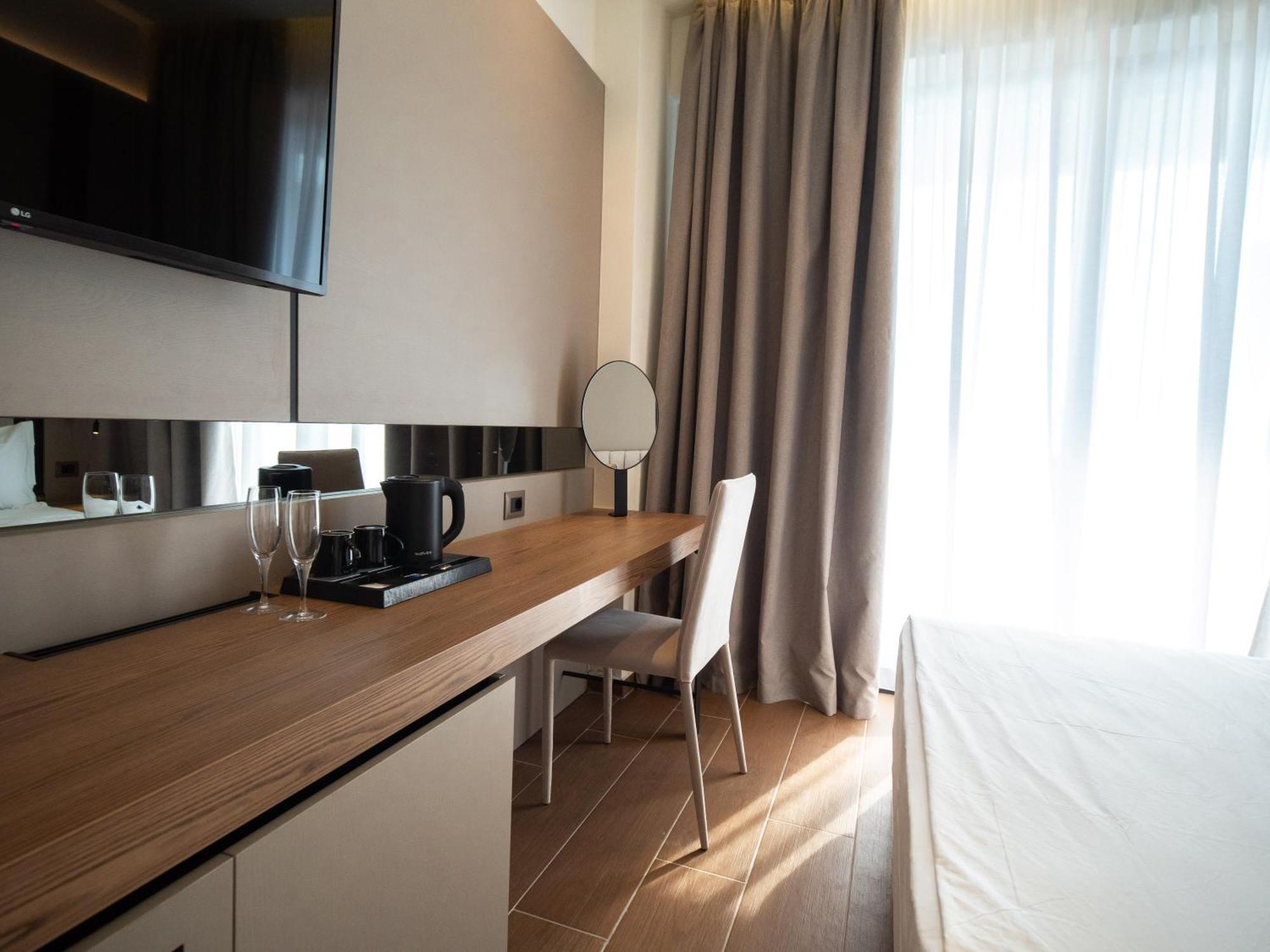 Jost Caravel Hotell Radhimë Eksteriør bilde