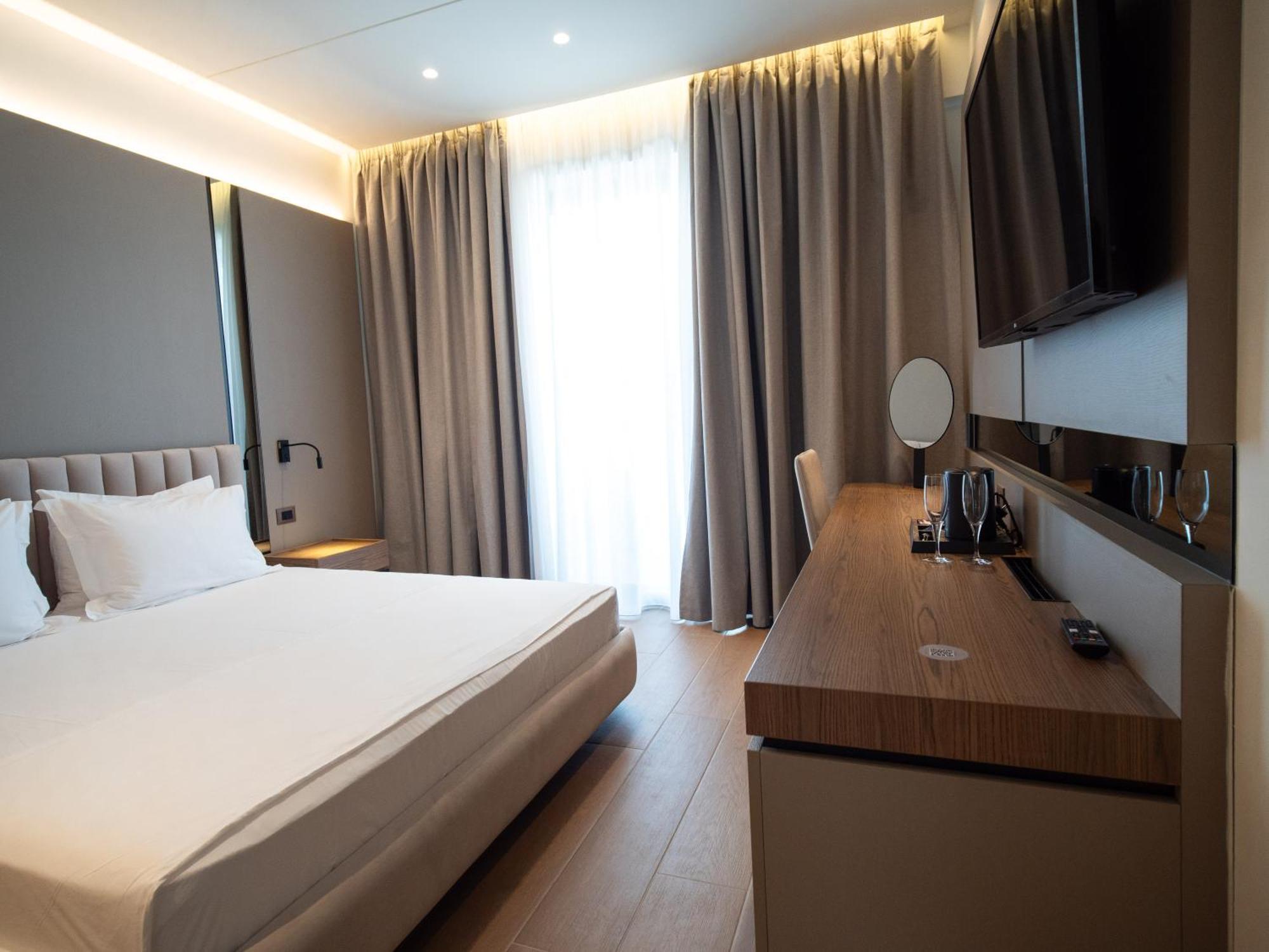 Jost Caravel Hotell Radhimë Eksteriør bilde
