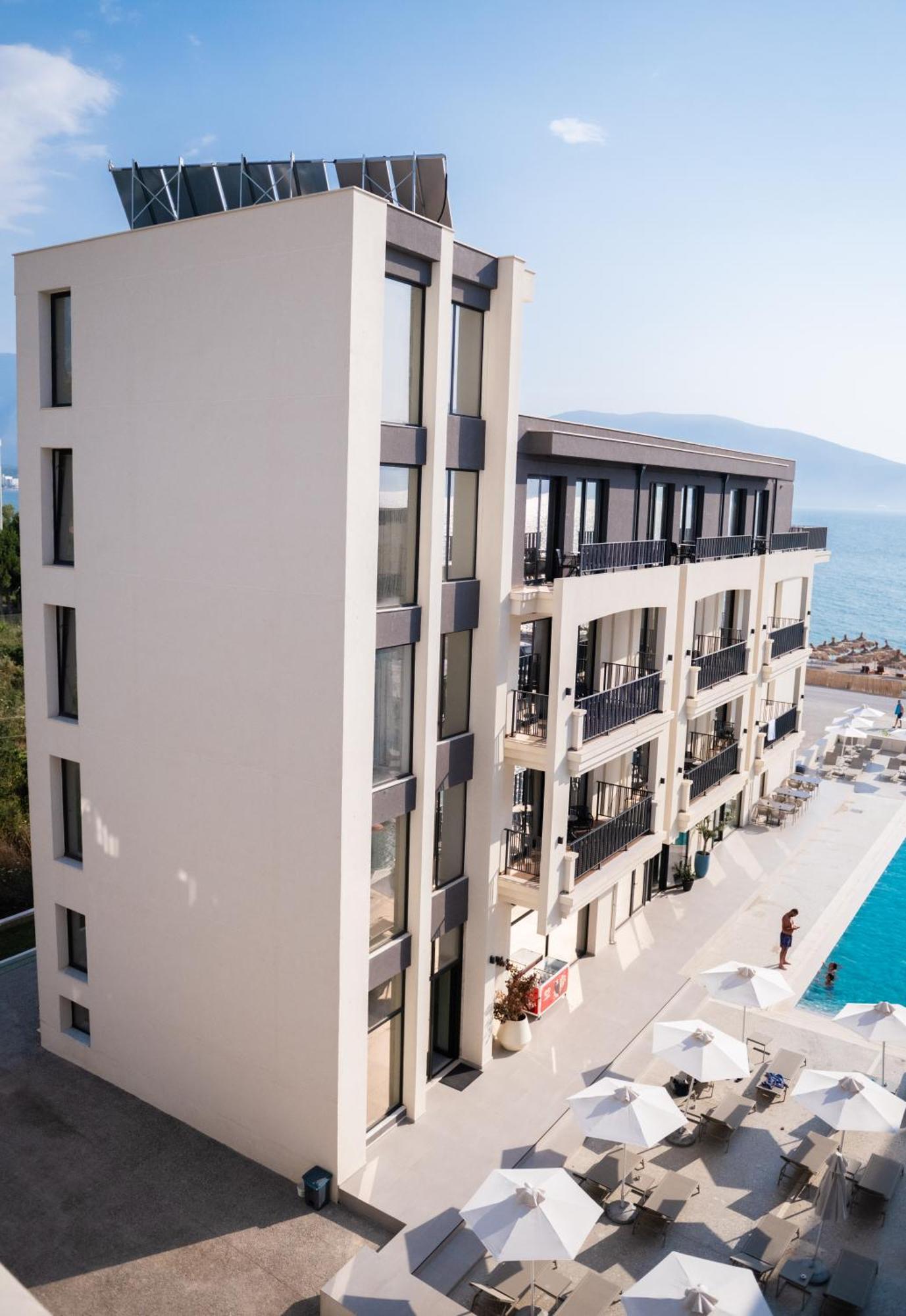 Jost Caravel Hotell Radhimë Eksteriør bilde